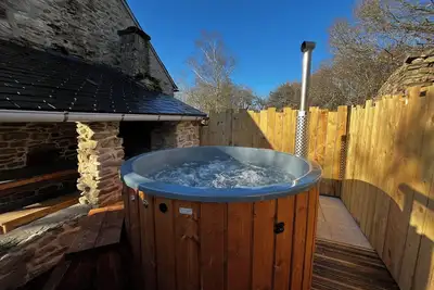 Image de Escapade Romantique à la campagne: Gîte pour Deux avec Bain Nordique Privatif