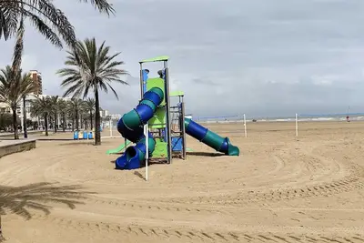 Centrally located first floor apartment. Ideal for families 50 meters from the beach