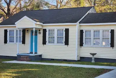 Image de Charming 2-bedroom cottage close to I26 and I95; 1 hr from Charleston