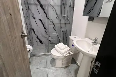 Image de 305-Terrific 1-bedroom condo in Armenia