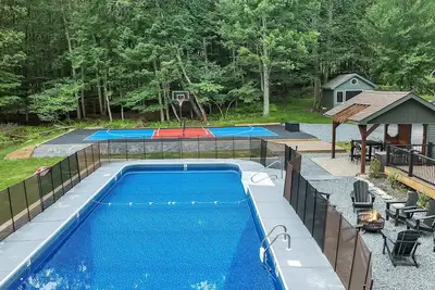 Image de Lux Heated Pool, Pickleball, Arcade, Hot Tub, Sauna
