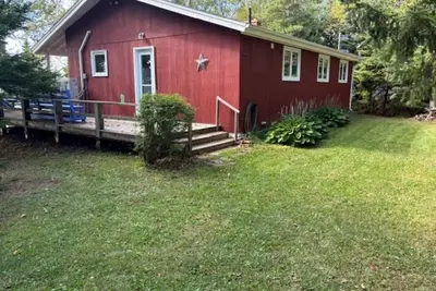 Image de Cozy Cottage, waterfront, pet friendly, very close to attractions / theme parks.