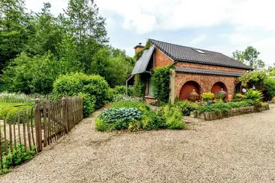 Image de Cozy cottage in garden park — large parking, accessible & self check-in