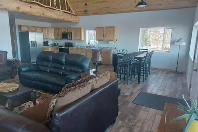 Image de \"Lone Lodge\" 5-bedroom cabin with WiFi, Ac, Dock, Landing, close beach.