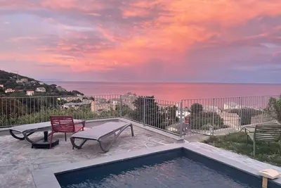 Image de Villa climatisée avec piscine et vue panoramique sur la mer, 6 pax