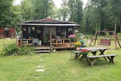 Image de Charming 1-bedroom cottage with WiFi and Ac in Amish Country