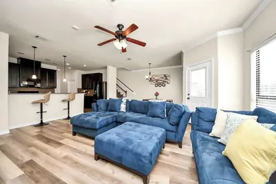 Image de Cozy & Spacious Getaway with King bed and Backyard