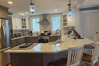 Image de Boston adjacent, spacious 5-bedroom house with Ac in charming historic Lexington