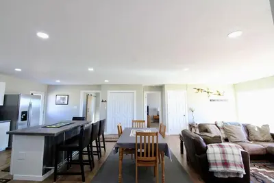 Image de eThekwini Lodge (eh-Teh-Kwee-nee)