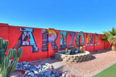 Image de Private Swim Up Oasis, Hot Tub, Game Room, 100” Tv