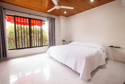 Image de Spacious 4 bedroom apartment close to the airport, beaches, historical center.