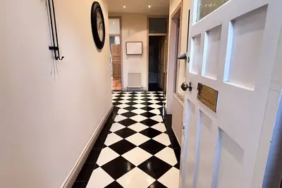 Image de Stylish 2br in unique Ibrox location nearby subway