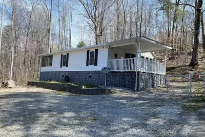 Image de Charming 2-bedroom home, sleeps 6, near Hickory Star Marina. Boat parking
