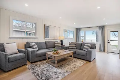 Image de Lakefront 3-bedroom cottage on Sand Point with Ac, WiFi, King bed, Firepit