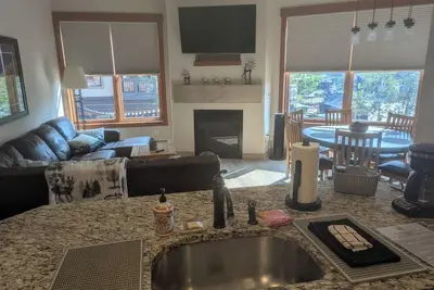 Image de Location! location! location! Steps from the Eagle chair lift.