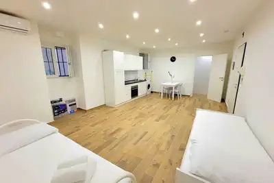 Image de Large one-bedroom apartment downtown for families-beach