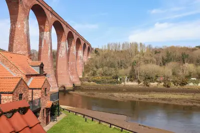 No. 15 Riverside Walk (Mallard), pet friendly, with a garden in Whitby