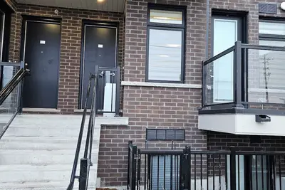 Spacious 2 Bed, 2. 5 Bath Apartment in Pickering