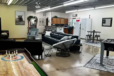 Image de Huge Gameroom-Style Barndo in the countryside, minutes to Lake McMurtry & Osu!