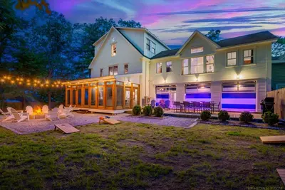 Image de Ultra Lux, Rooftop Deck, Lap Pool, Arcade Games, 15 Mins to Portland, Sleeps 21