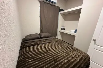 Image de Apartamento de 2 habitaciones, Ac, baño, Netflix, Wi-Fi, lavandería y garaje.