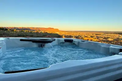 Image de Luxury 3-bedroom house with private hot tub!