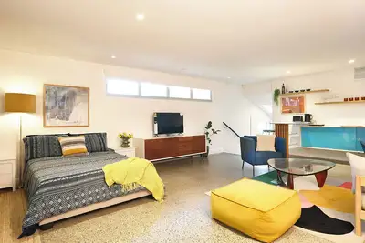 Image de Beautifully appointed Bulli studio nestled between coast and escarpment