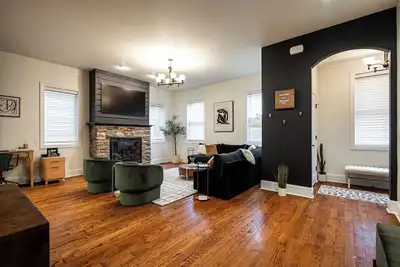 Image de 1 Mile to Downtown -Brewers Hill-Rooftop Deck-Gym