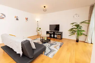 Image de City Centre Getaway: Modern 1br with Parking