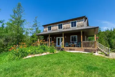 Image de Sunny Meadow Retreat by Lake Huron