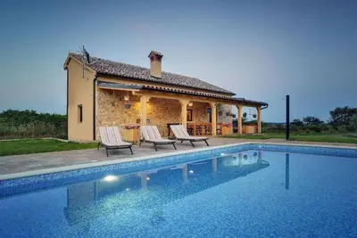 Image de Maison de vacances Pomer pour 1 - 7 personnes avec 3 chambres à coucher - Maison de vacances