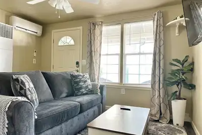 Image de Near Downtown- Kitchen-Washer/Dryer-Parking