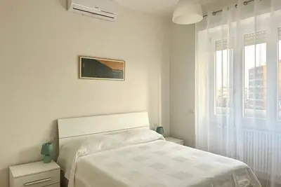Image de Cozy, bright and well-connected apartment. Ideal for couples and families.