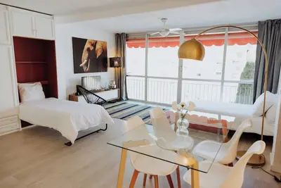 Image de Newly Renovated Apartment 5 Minutes From The Beach