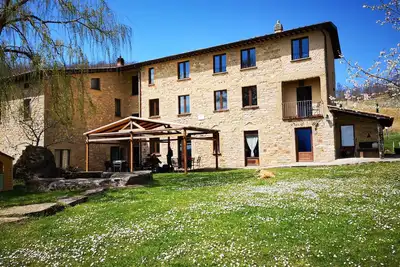 Image de Farmhouse in the green Apennines, specializing in 'hospitality groups