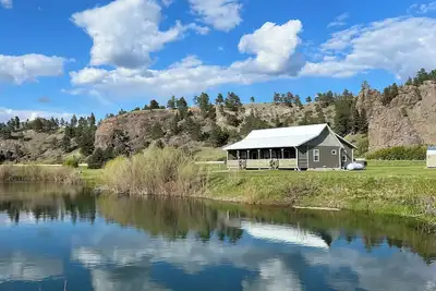 Image de Near Stickney Creek boat launch-2 bedroom, 2 full bath house with private pond.