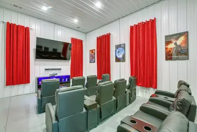 Image de Group Getaway in Cadillac Mi W/ Theater Room