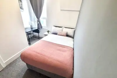 Image de Spacious 4-Bedroom House with 4 Bathrooms & Free Parking