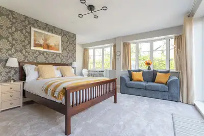 Image de Robins Perch- Modern Cosy Cottage with Fantastic Garden View in a quiet location