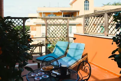 Image de Tranquil attic apartment & terrace with bbq. 20 minutes to The Vatican!