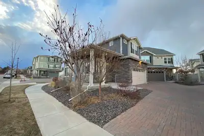 Image de Cozy Two-Story Cottage House in Thornton with Secured Garage Parking.