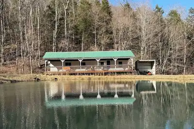 Image de Beautiful Pond Retreat & Mountain Hiking!