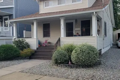 Image de Charming 3-bedroom 2 Bathroom House. Just 2. 5 blocks to the beach!