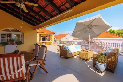 Image de \"Irresistible Charm Awaits: A Dream Home Just Steps from the Sea! \"