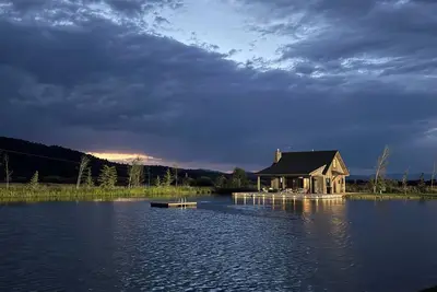 Image de Brand New Two Bedroom Cabin-Private Lake-Direct Access to Salt River