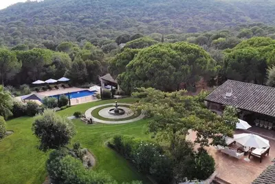 Image de Villa Serenity, large gardens, helipad, tennis court, 8 minutes Pampelonne beach