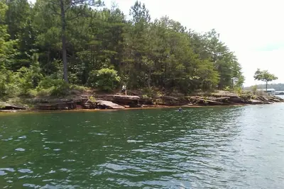 Image de Smith Lake Escape! Comfy, colorful, family friendly home. Private boat launch
