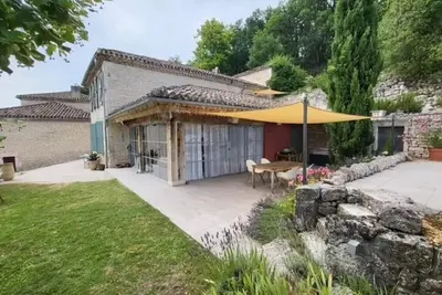 Image de Maison avec vue panoramique, beaux volumes, piscine et calme pour 4 personnes