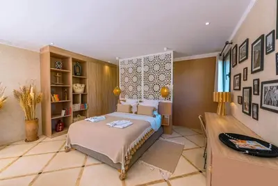 Image de Suite Atlas, 1 Ch/1SdB, Piscine chauffée