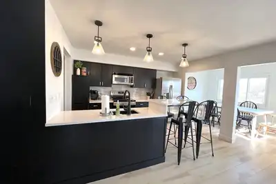 Image de Harborview on the water-sleeps 24 w/8 King Suites!